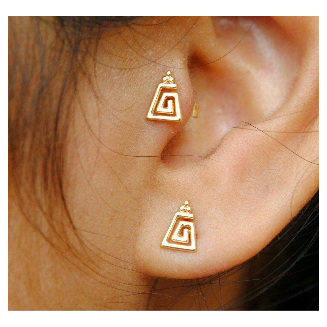 14k Gold Trapezium Spiral Tragus Lobe Helix Cartilage Earring Geometric Earring. For Sale