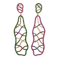 Boucles d'oreilles pendantes en or jaune avec diamants, saphir et tsavorite