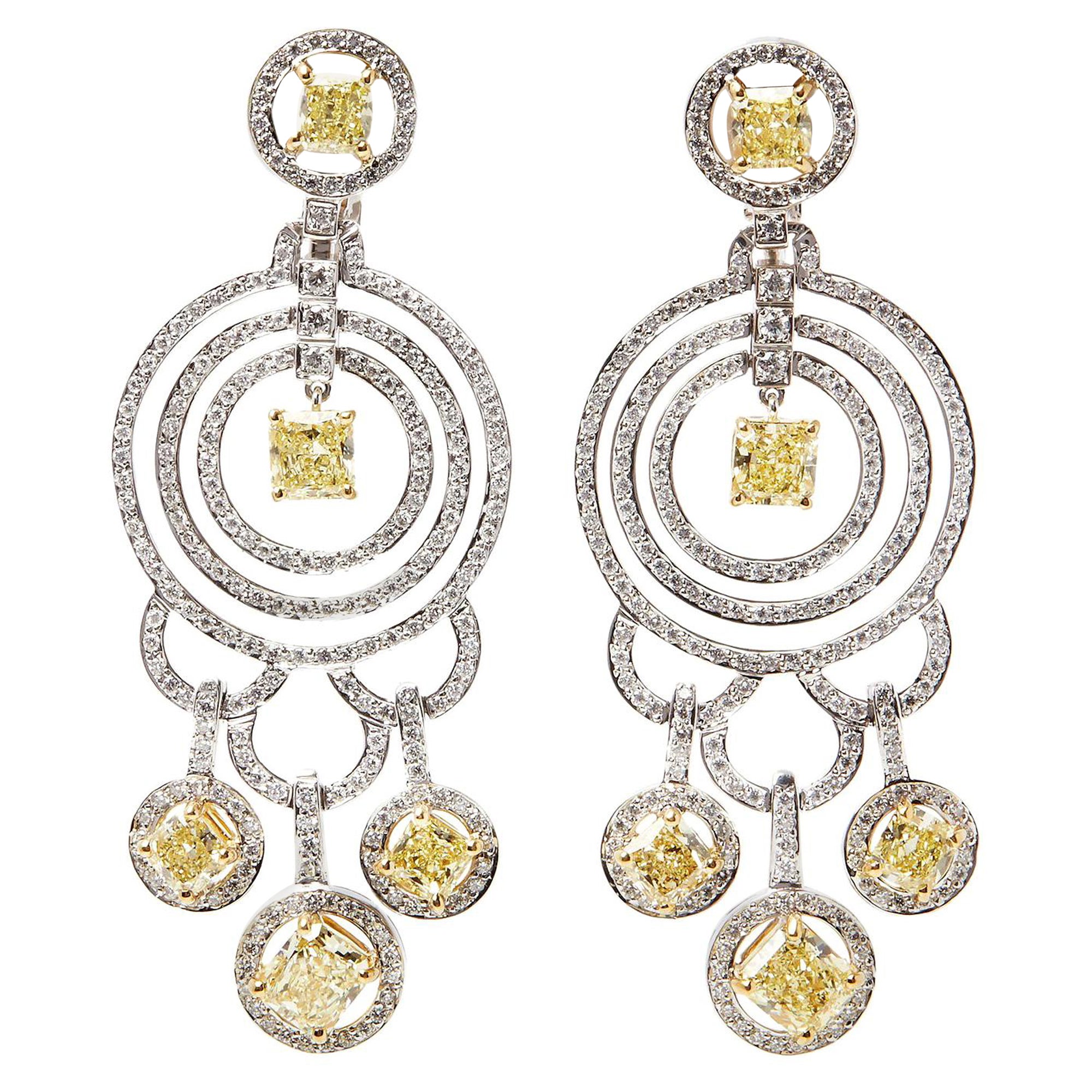 Graff, boucles d'oreilles chandelier en or blanc 18 carats et diamants jaunes taille coussin en vente