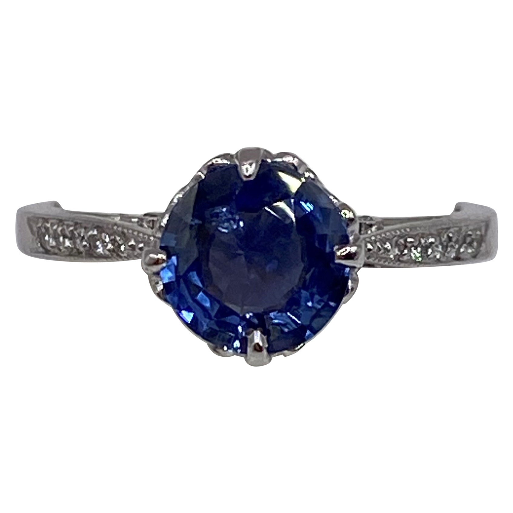 1.64 Karat Blauer Saphir & Diamant-Ring aus Platin im Angebot
