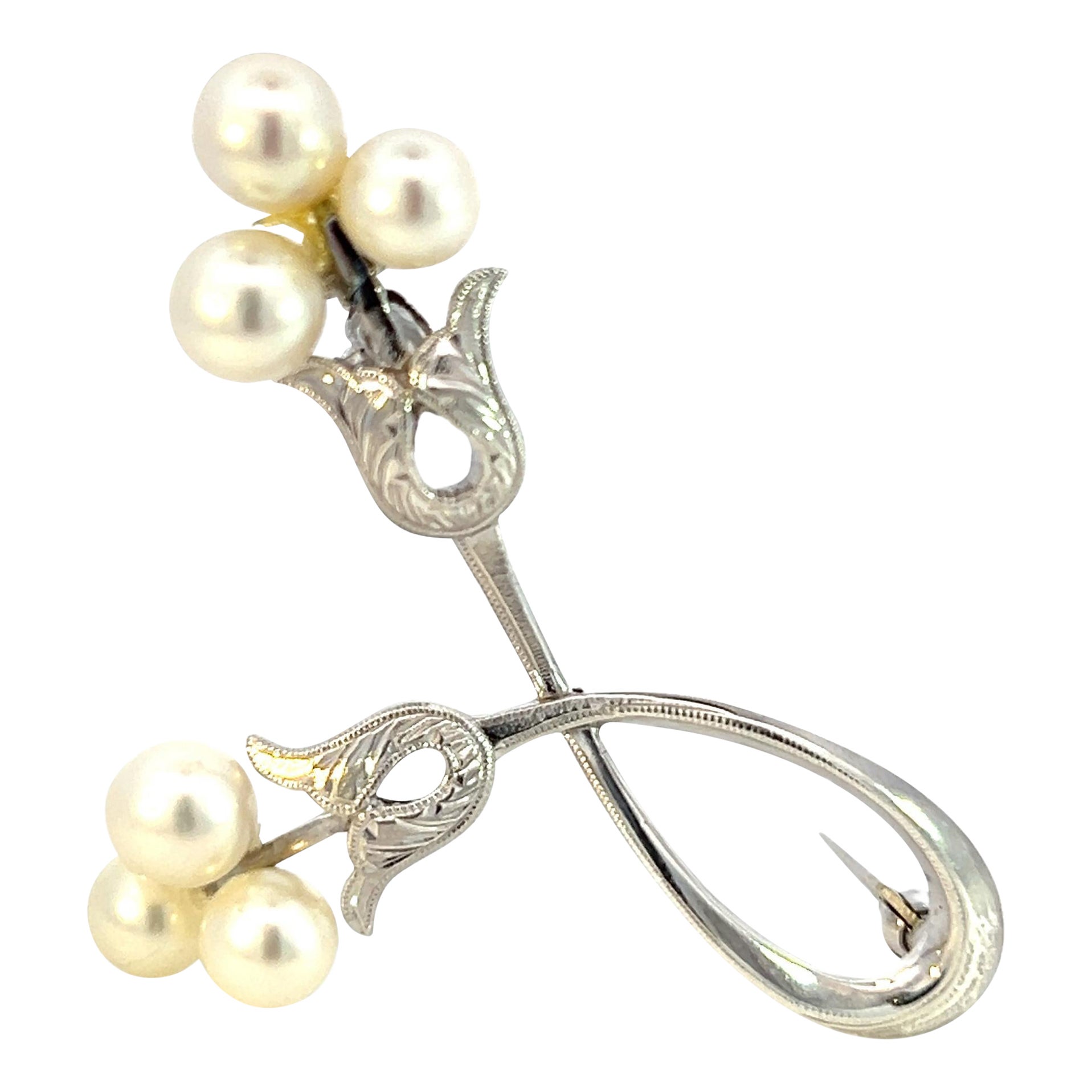 Mikimoto Estate Akoya Broche en perles 5,60 mm 4,6 grammes  en vente