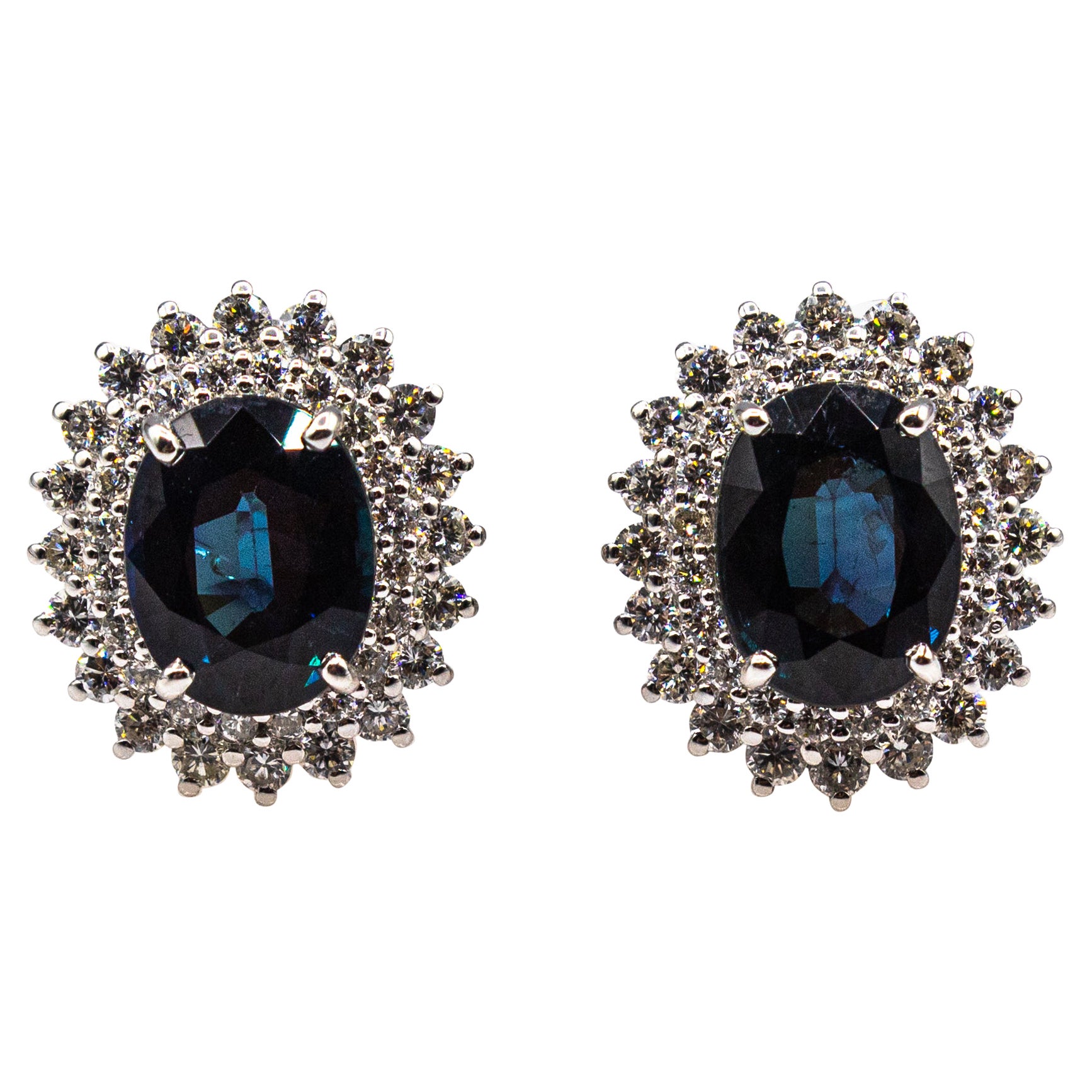 Weißgold-Ohrringe im Art-déco-Stil mit weißem Diamanten im Brillantschliff und blauem Saphir