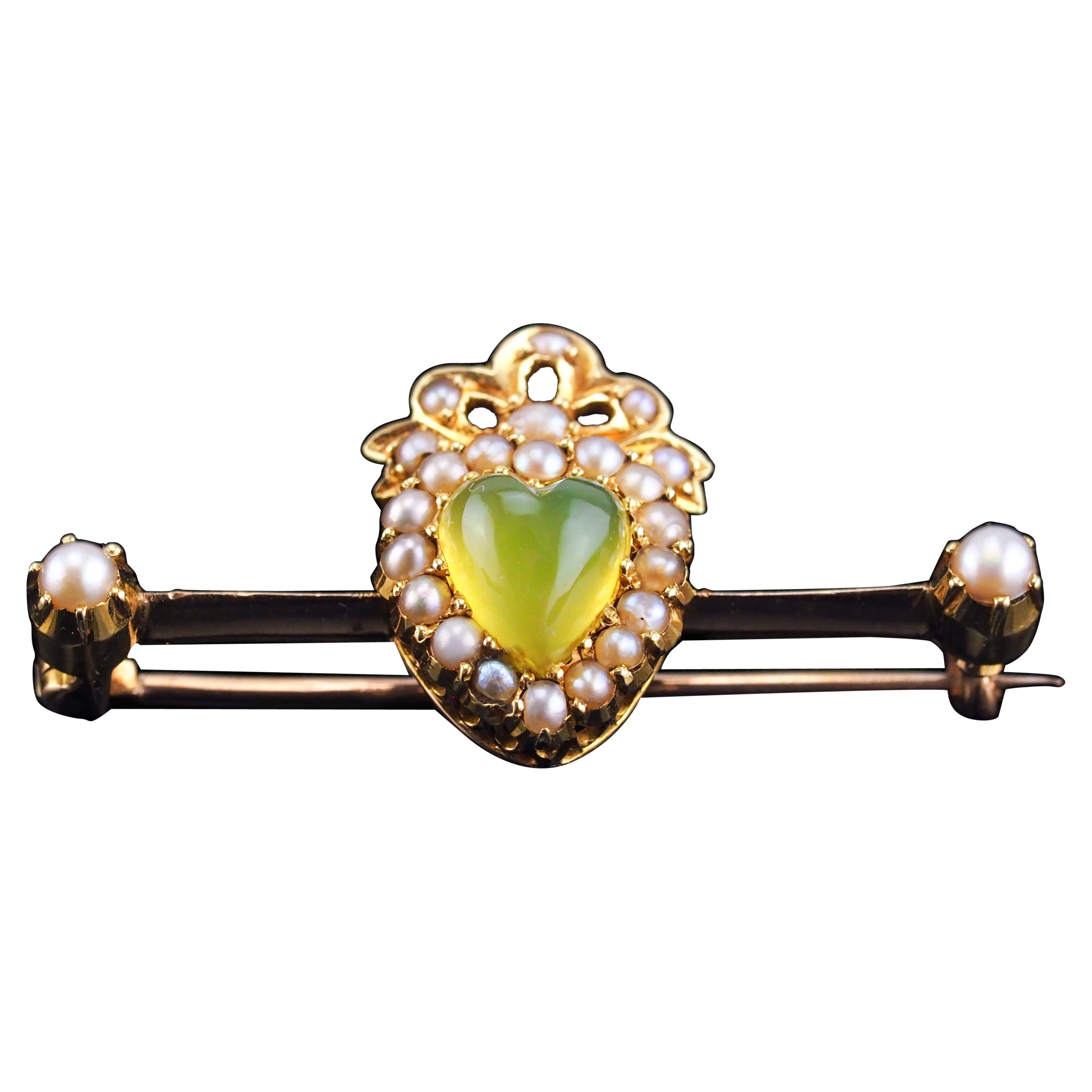 Antique Victorian Chalcedony Brooch  Seed Pearls 15K Gold Heart Shaped c.1890 For Sale