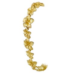 14 Karat Yellow Gold Ladies Floral Charm Link Bracelet 