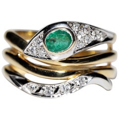 Vintage Circa 1980s 18k Gold Natural Diamond And Emerald Decorated Snake Ring