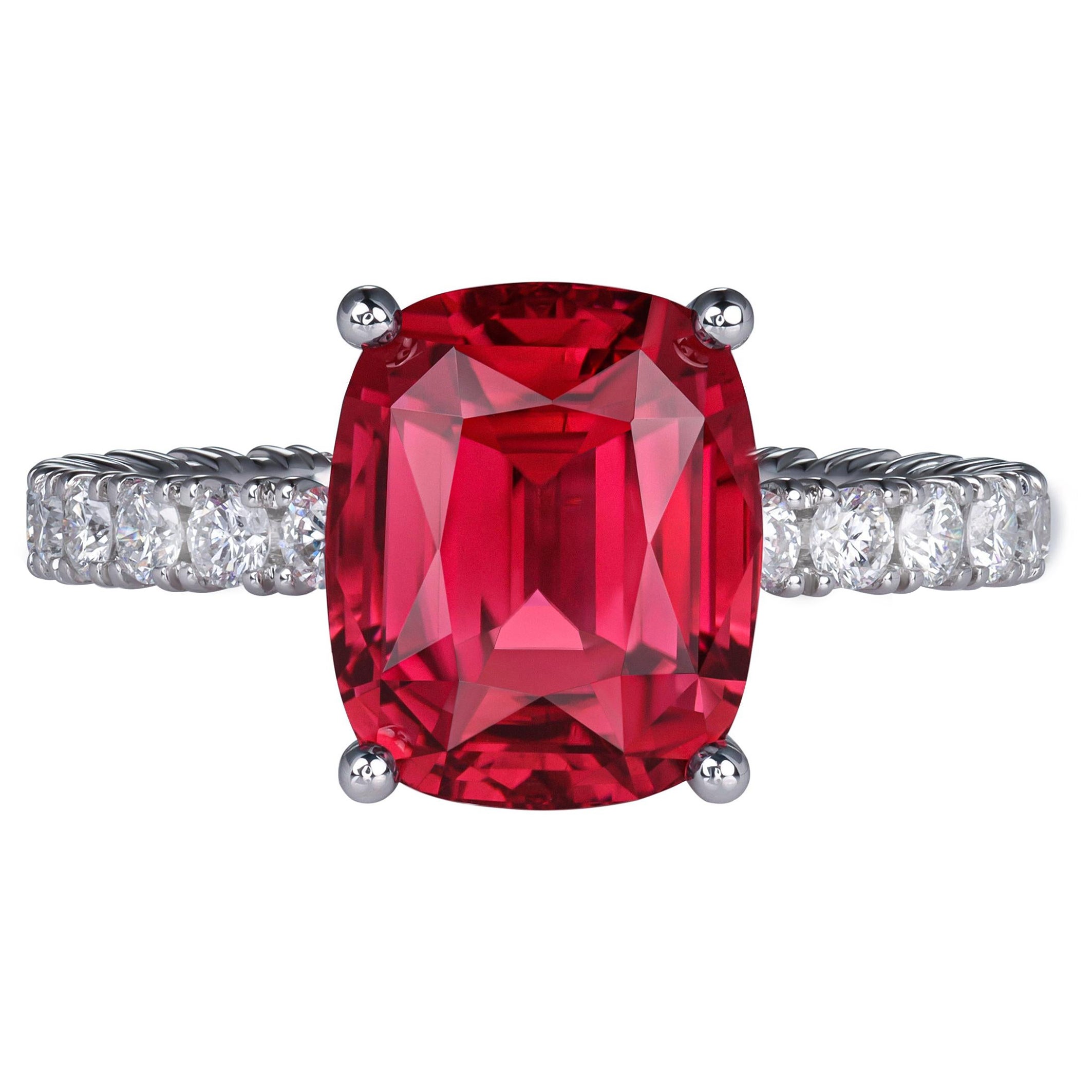 Pinkish-Red Rubellite 4.30 carat Ring with diamonds in 18K white gold For Sale