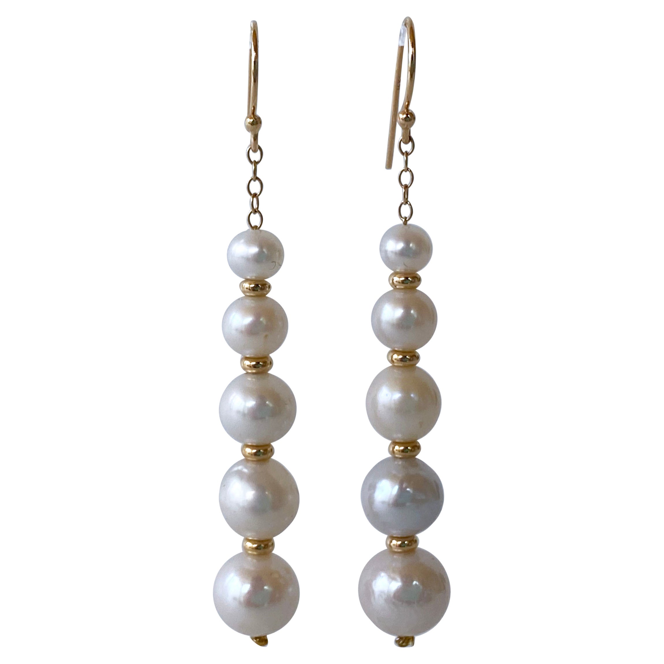 Marina J. Abgestufte Perlen-Ohrringe mit massiven 14k Gelbgold-Haken im Angebot