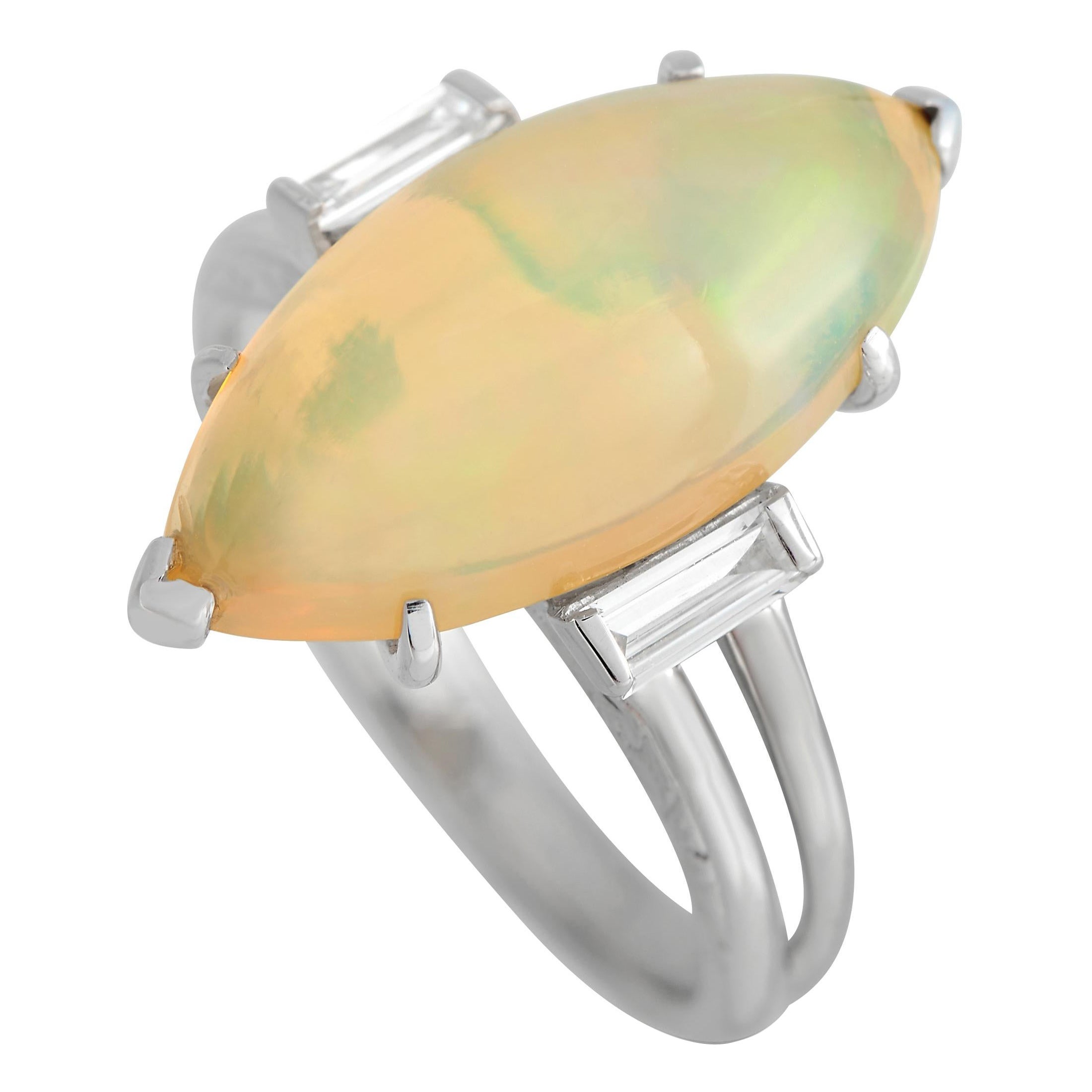 Platin 0.25 Karat Diamant und Opal-Ring im Angebot