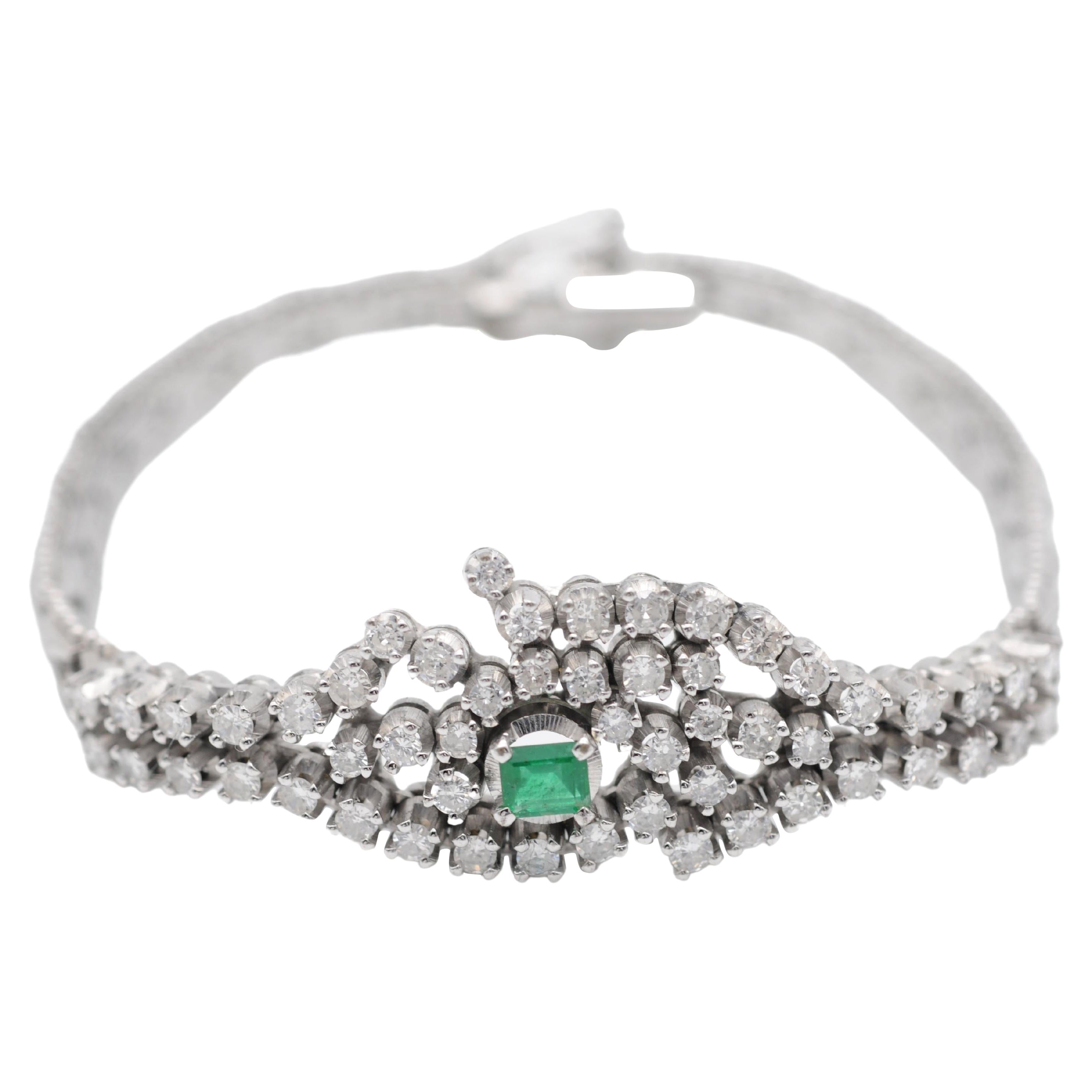 Art Deco Diamonds and  Emerald Bracelet in 18k White Gold  For Sale