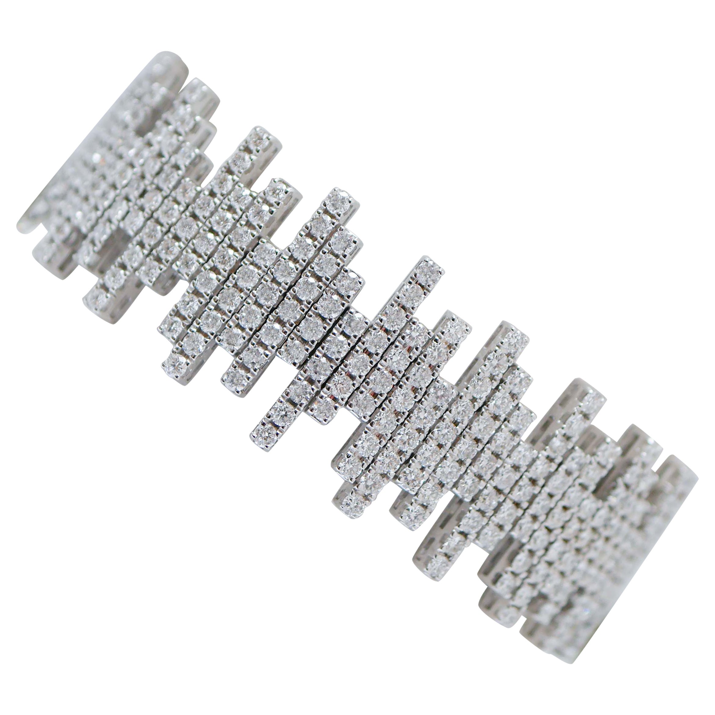 16.60 Carats Diamonds, 18 Karat White Gold Modern Bracelet.