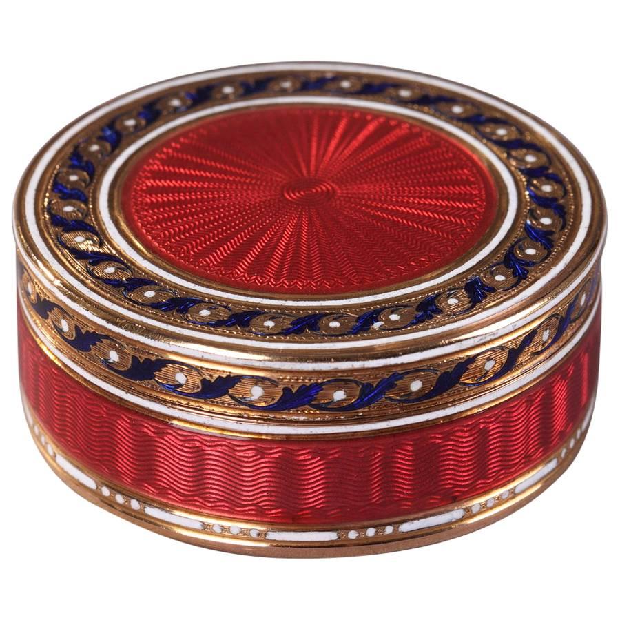 A gold and enamel candy box late18th century For Sale