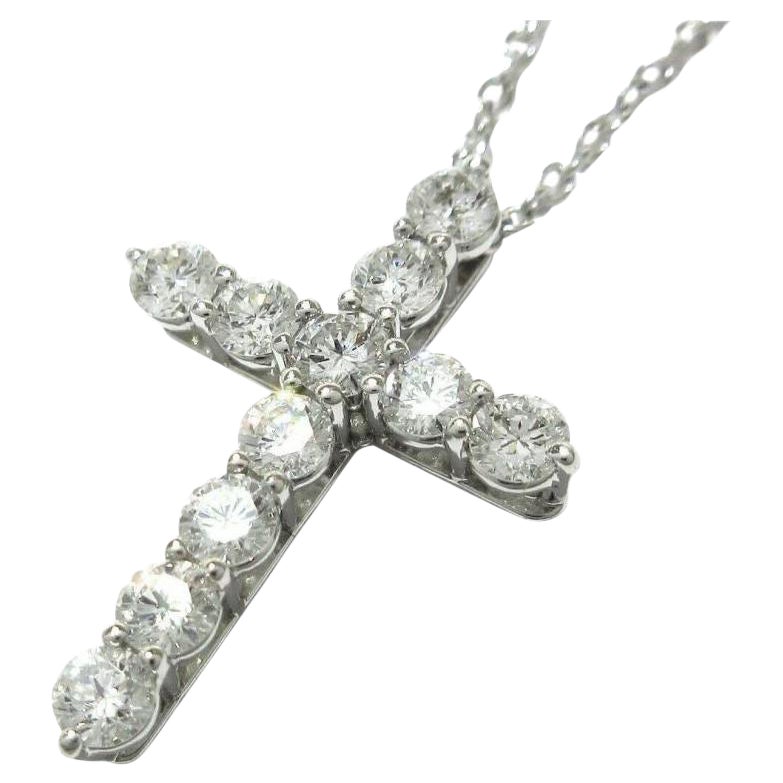 TIFFANY & Co. Collier croix en platine avec diamant de 0,42ct 