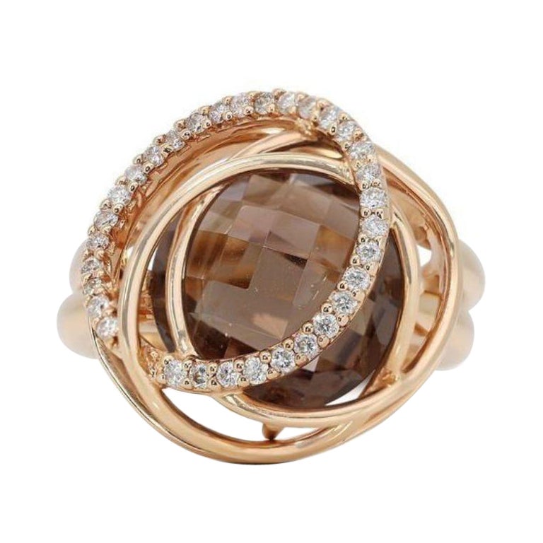 Intricate 18K Rose Gold Ring with Quartz and Diamonds For Sale