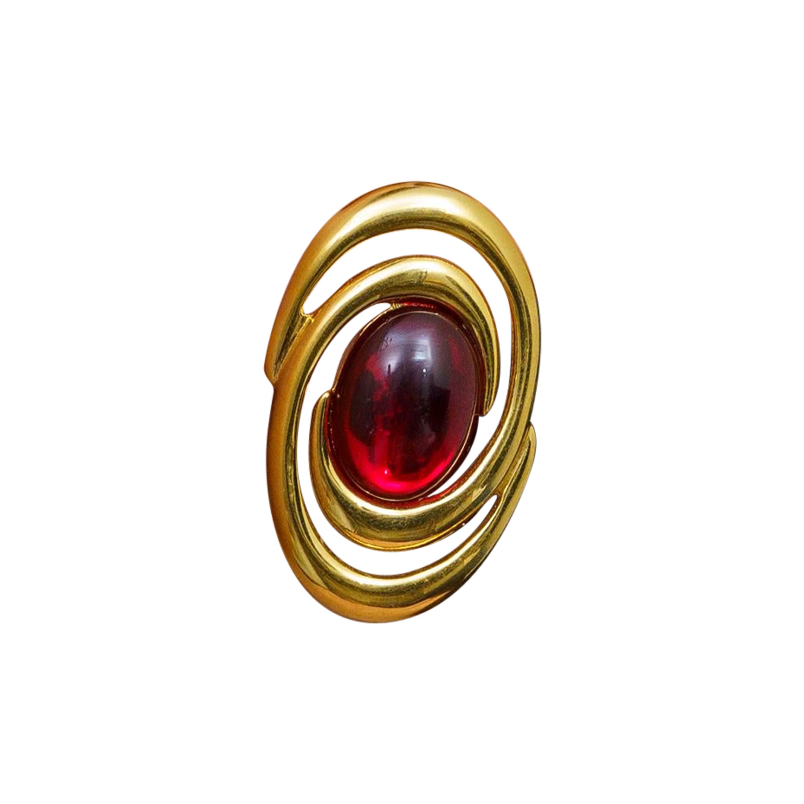 Vintage Napier Swirl Red Glass Ear clips offer timeless beauty, bestowing upon the wearer a signature of quality. These luxurious adornments lend a hint of sophistication and poise to any ensemble, elevating any look to a level of