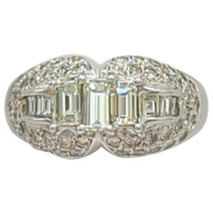 Ring mit weißem Baguette-Diamant und rundem Ring aus 18 Karat Weißgold