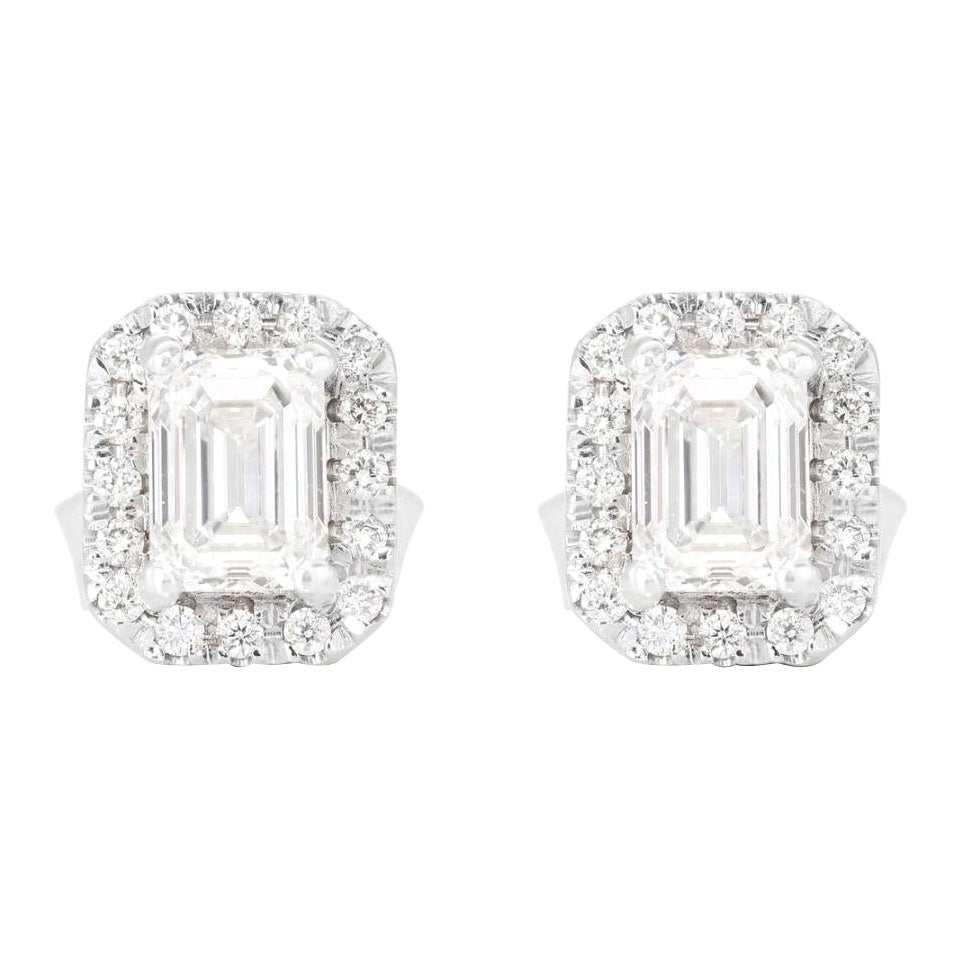 18K White Gold Stud Earrings with 0.93ct Emerald Cut Diamonds For Sale