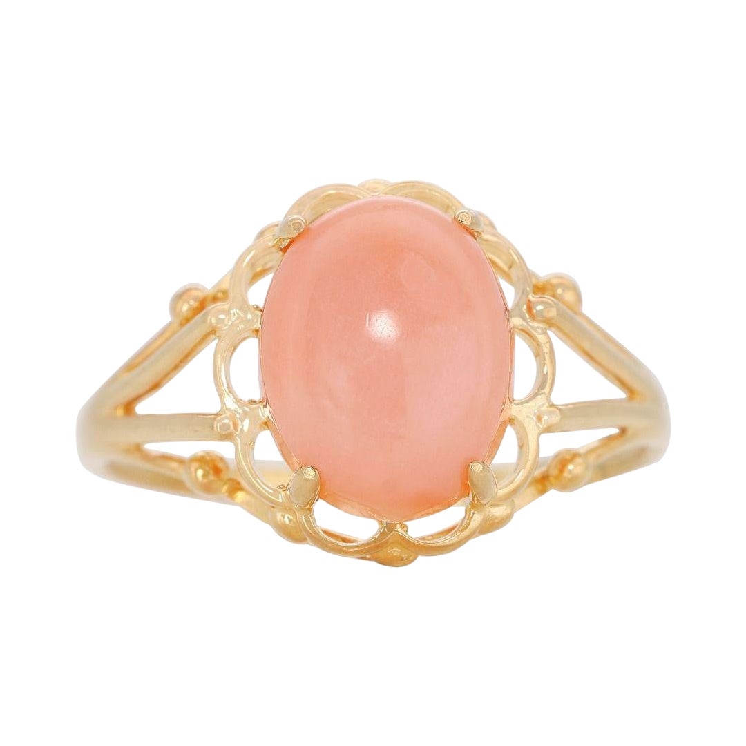 Chic 2.21ct Coral Stone Ring in 14K Yellow Gold For Sale