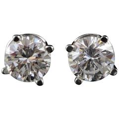 0.90 Carat Total Weight Classic Diamond Stud Earrings
