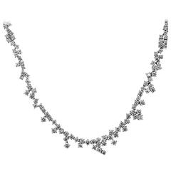 18 Karat Weißgold 10 Karat Diamant-Halskette mit Blumenmuster