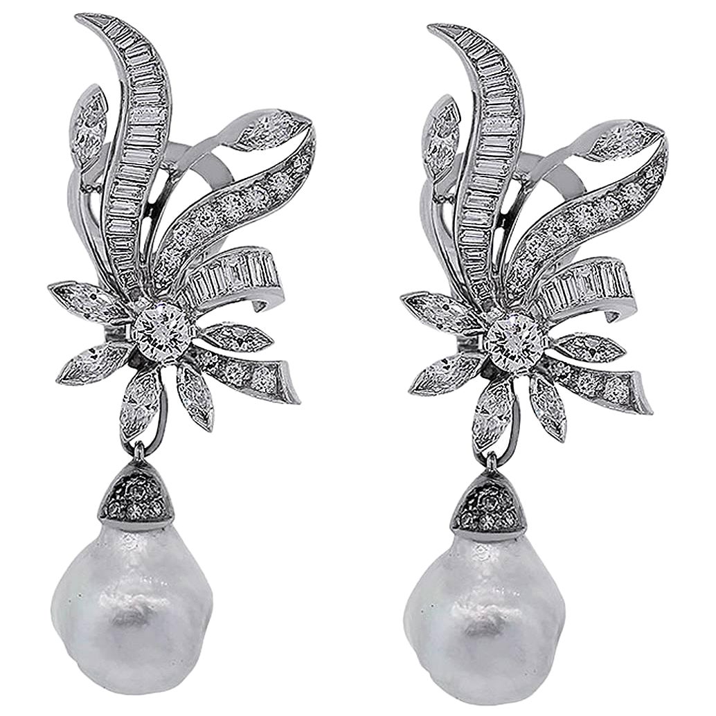 Platin-Ohrringe mit 4 Karat Diamanten und Perlen