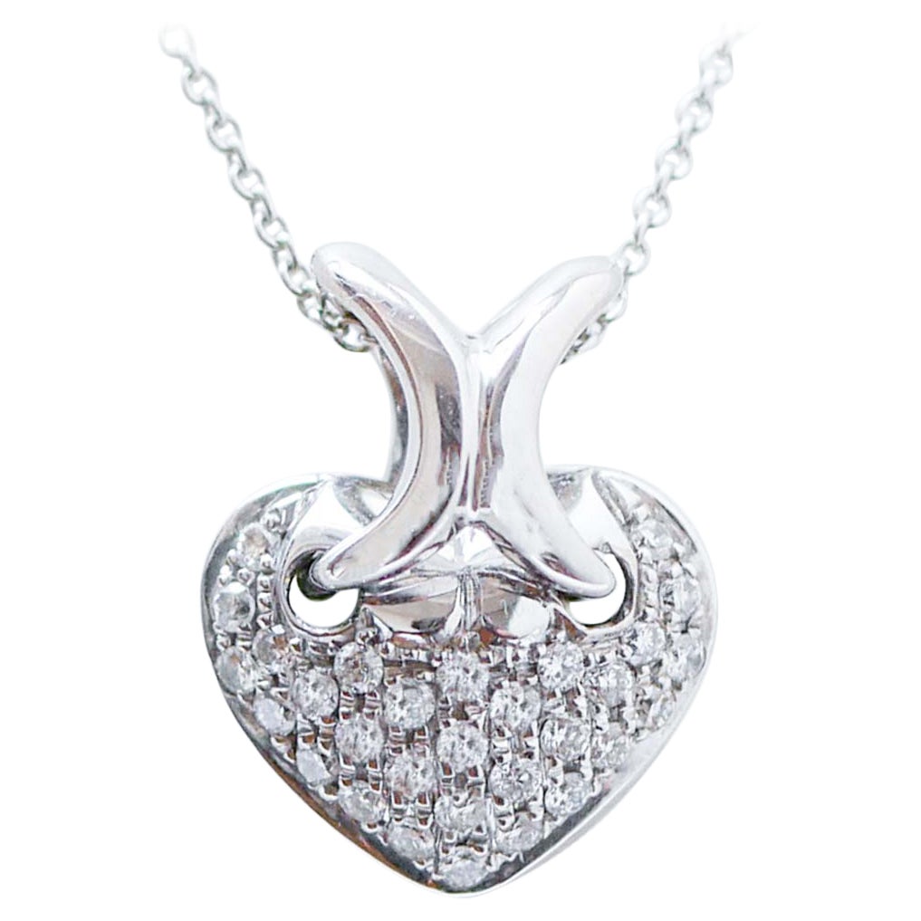 Diamants, collier pendentif cœur en or blanc 18 carats. en vente