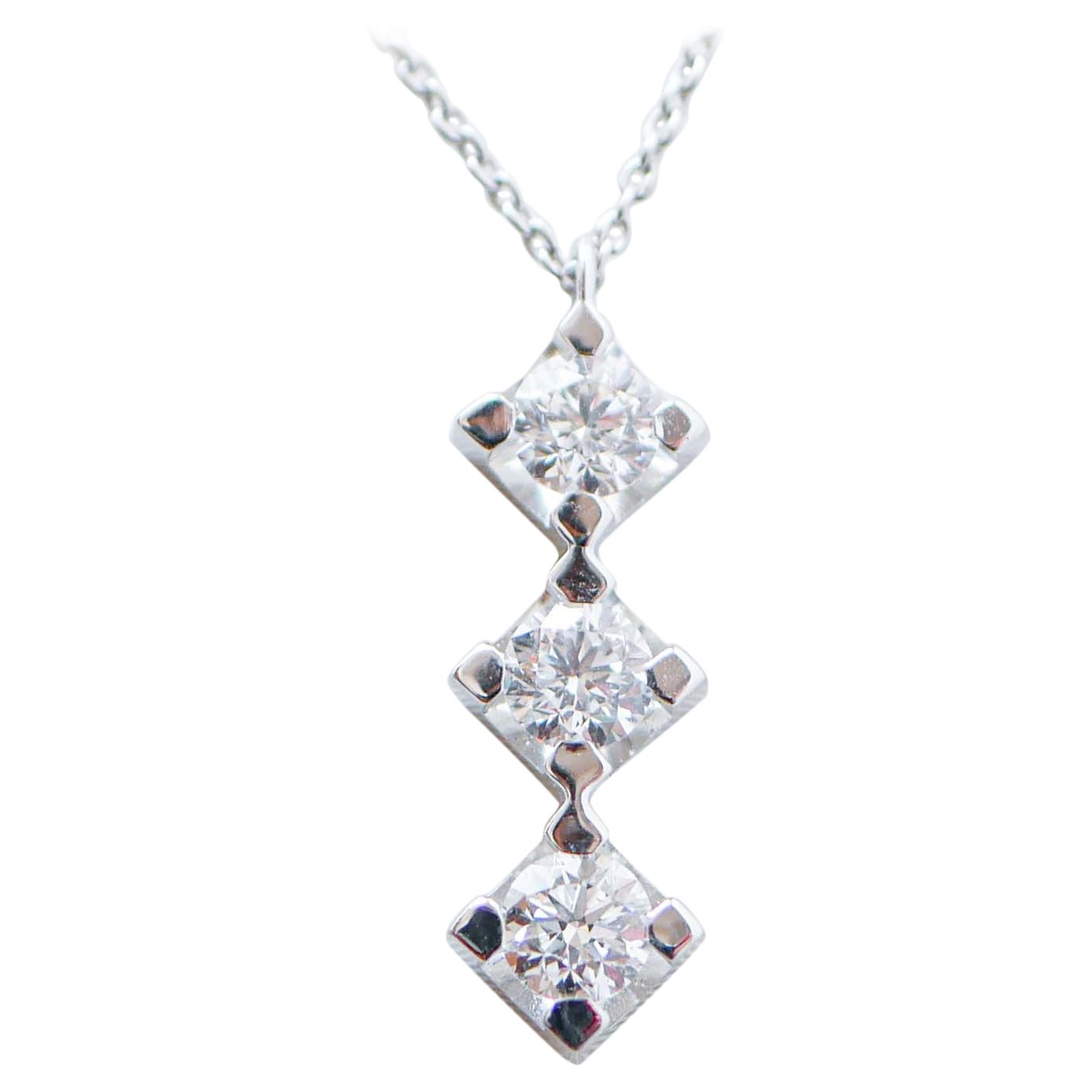 0.60 Carats Diamonds, 18 Karat White Gold Pendant Necklace. For Sale