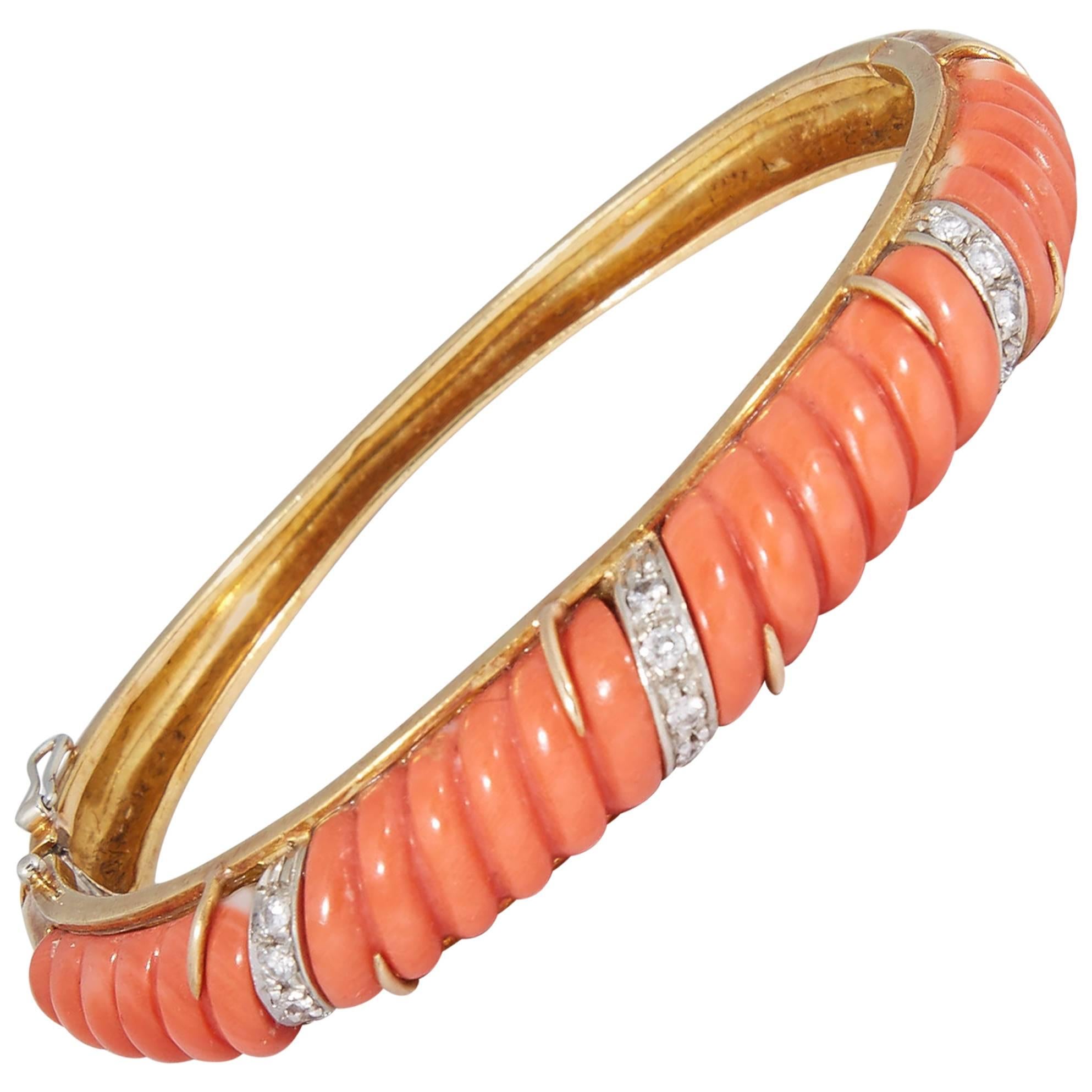 1960's Chic Fluted Coral Ridged Gold Bangle Bracelet With Diamonds