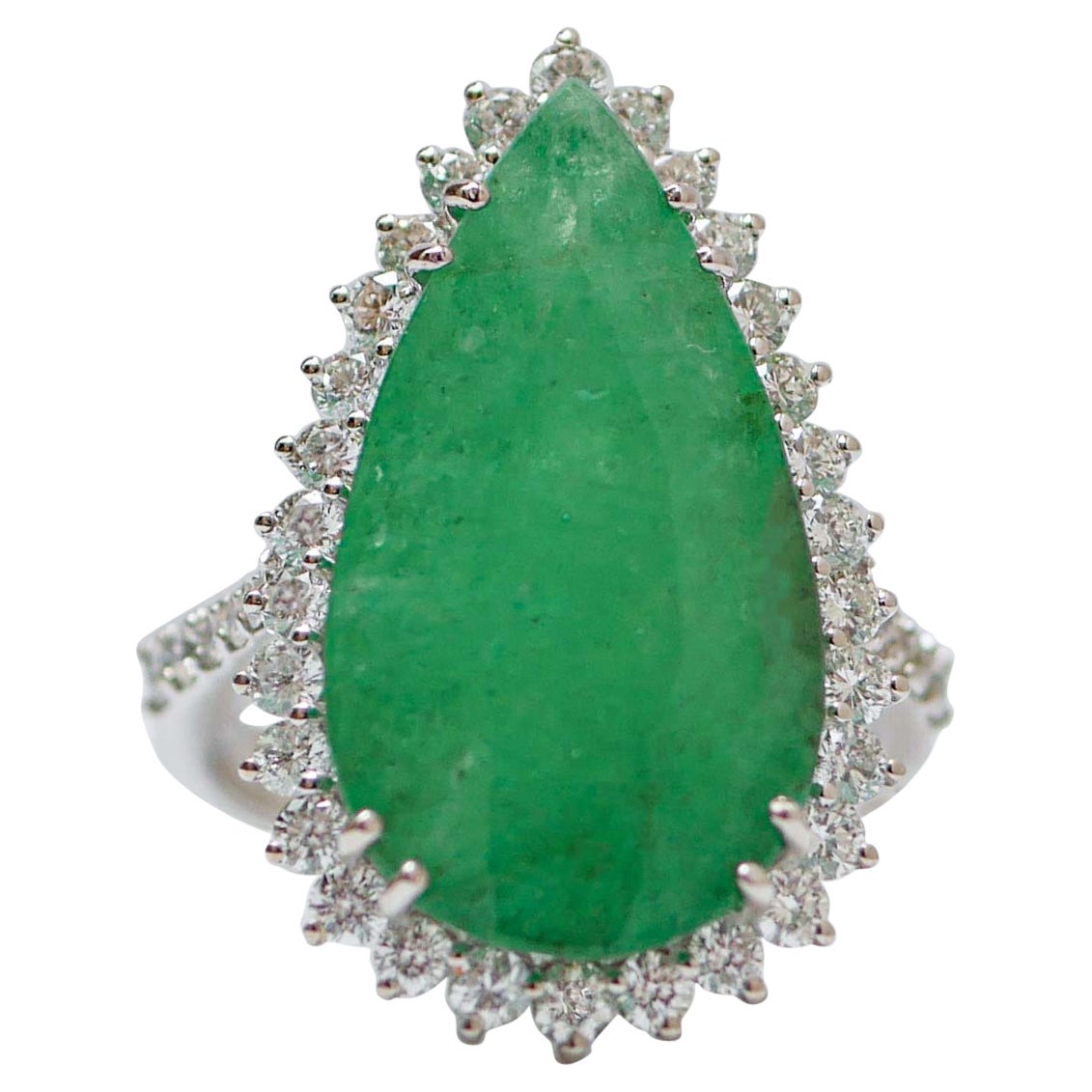 Emerald, Diamonds, 18 Karat White Gold Ring. For Sale