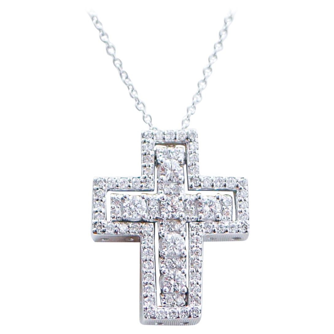 Diamants, collier pendentif croix en or blanc 18 carats.