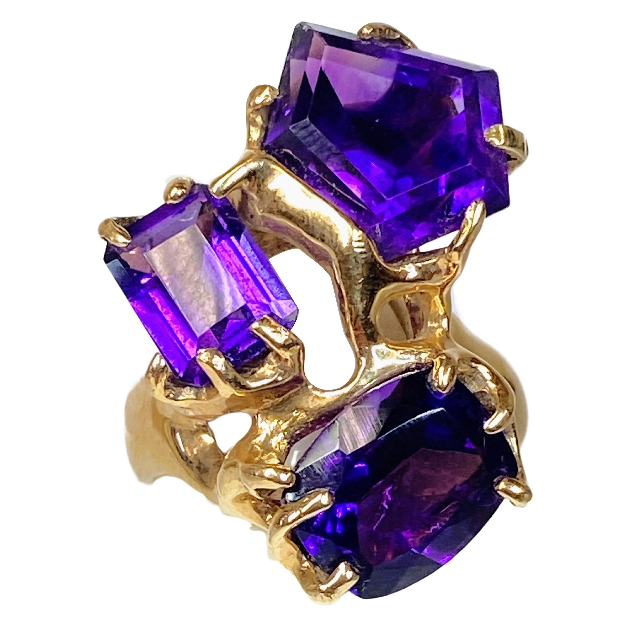 14K Yellow Gold Asymmetrical 3 Stone Amethyst Gemstone Ring Size 8.75 For Sale