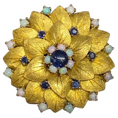 Blumenbrosche, 14 Karat Gelbgold, natürlicher blauer Saphir Cabochon & Opal