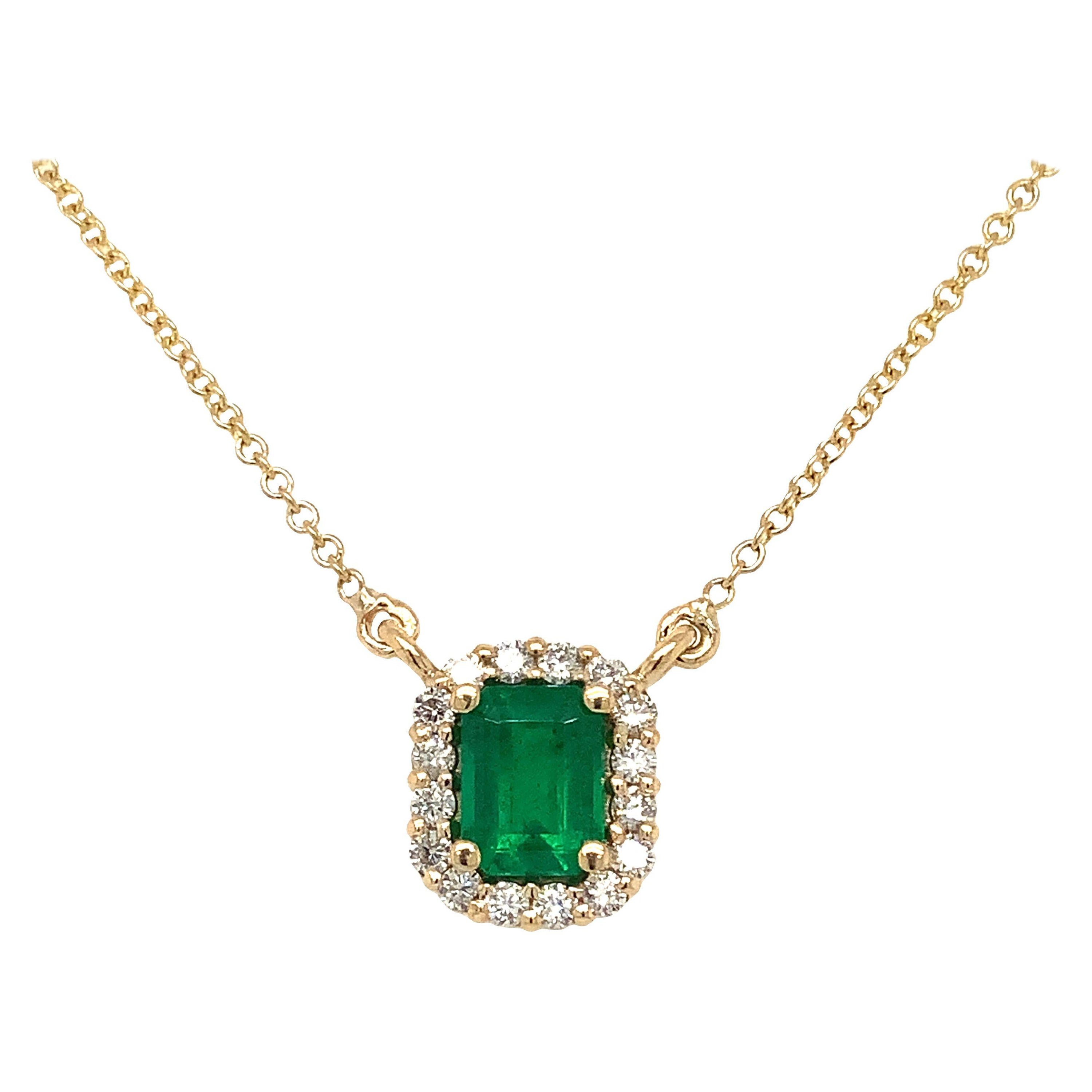 Elegant Emerald and Diamond Necklace Set in 18K Yellow Gold For Sale