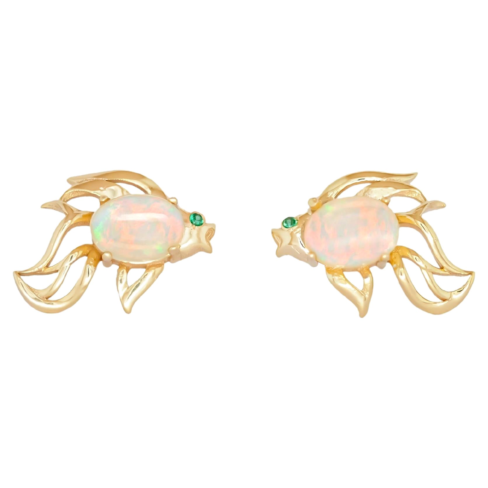 14k gold Fish earrings studs set in 14k gold. For Sale