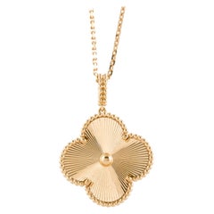 VAN CLEEF & ARPELS  Large Magic Alhambra 1 Motif Guilloché Long Cou