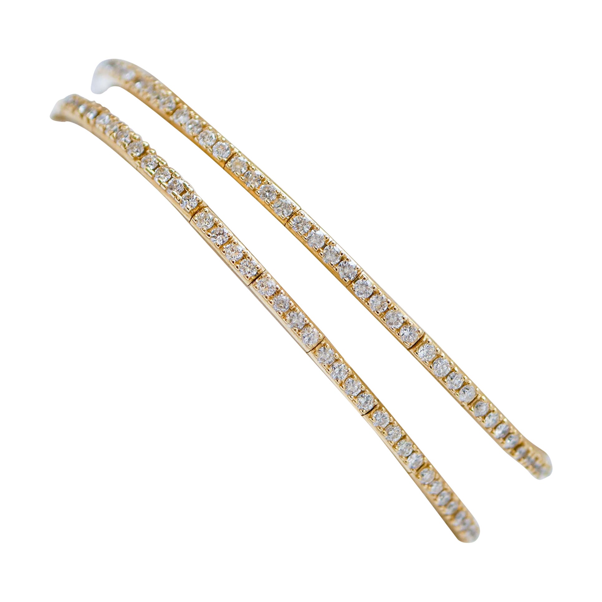 Diamonds, 18 Karat Yellow Gold Modern Bracelet. For Sale