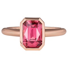 Bague rose intense de 2,84 carats en or rose 18 carats