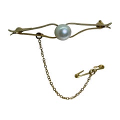 Retro 1960's 8mm Pearl & 9K Gold Bar Brooch, with security chain.