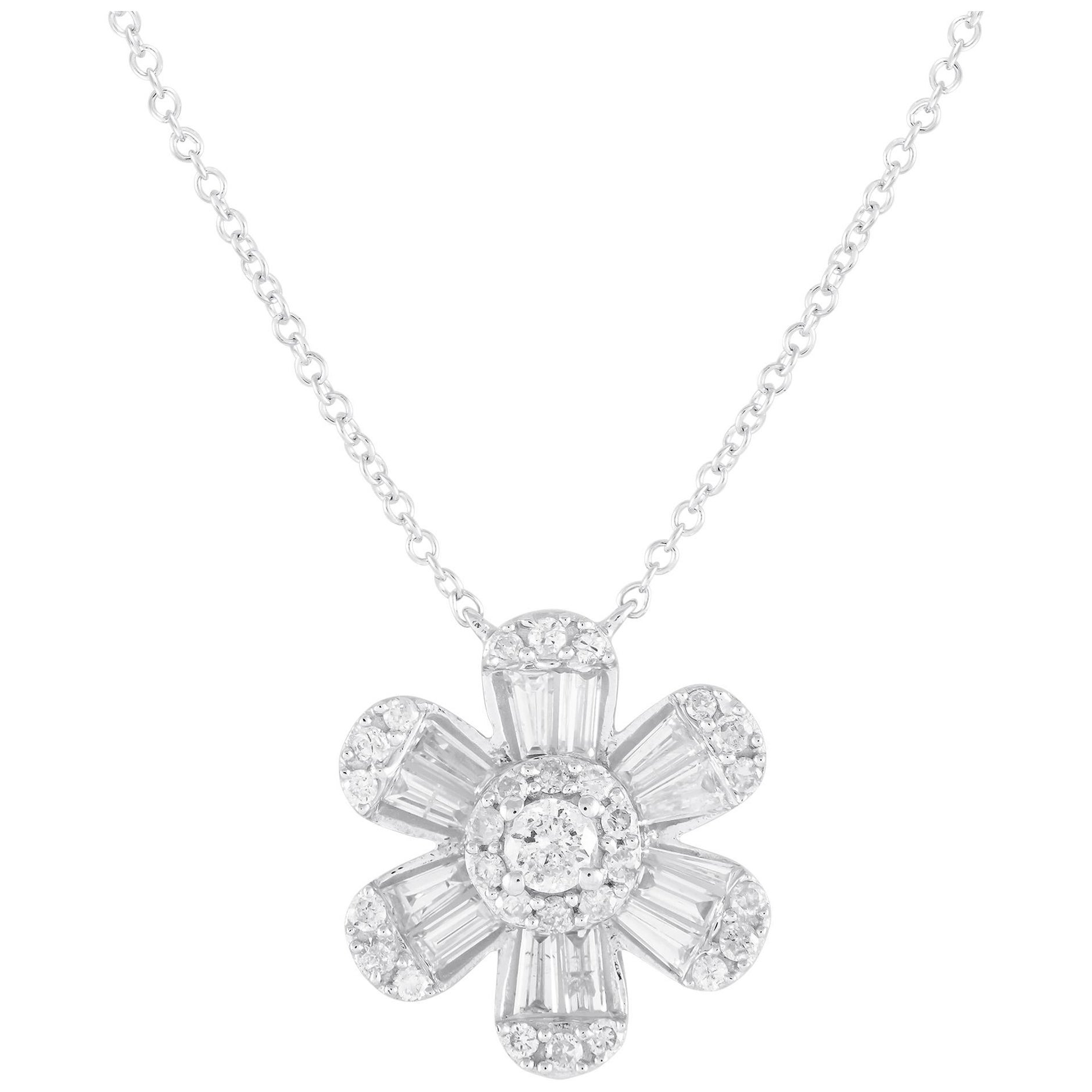 14K White Gold 0.65ct Diamond Flower Necklace NK01355 For Sale