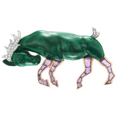 Broche cheval rétro en malachite, diamant et améthyste sertie d'or