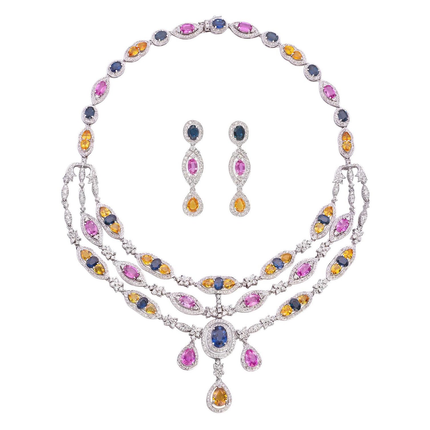 Ensemble collier de saphirs bleus, roses et jaunes de 58 carats et diamants de 22,92 carats en vente