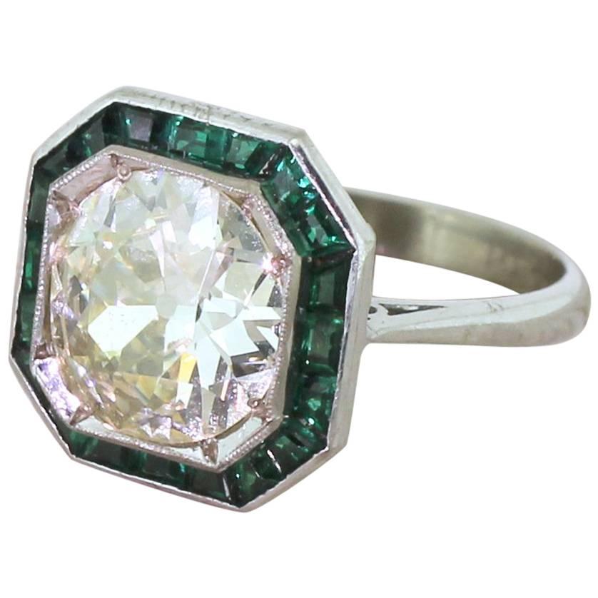 Art Deco 2.91 Carat Old Cut Diamond & Calibré Cut Emerald Engagement Ring For Sale
