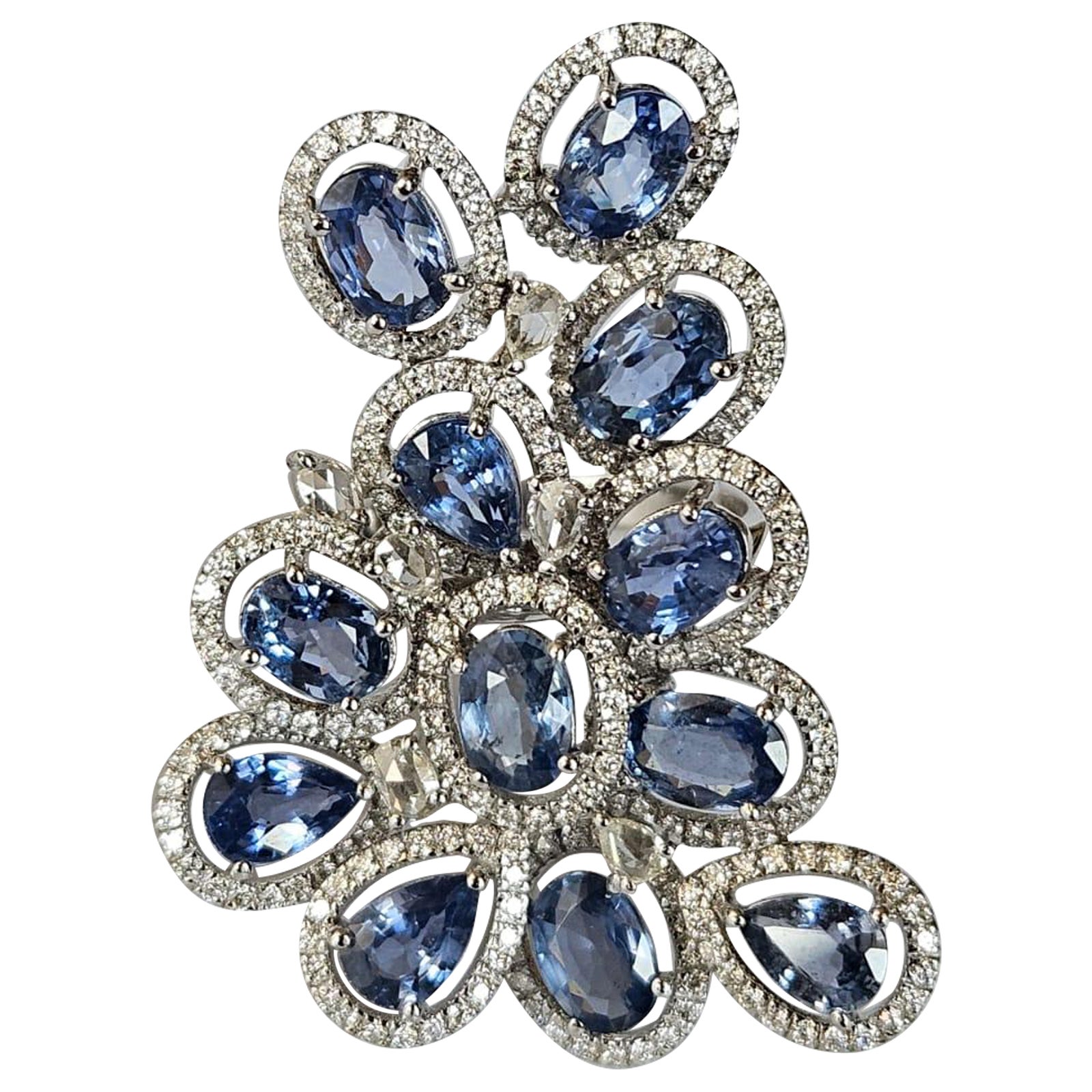 Set in 18K Gold, 6.79 carats Blue Sapphires & Rose Cut Diamonds Cocktail Ring For Sale