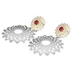 Boucles d'oreilles cabochon en rubis. 