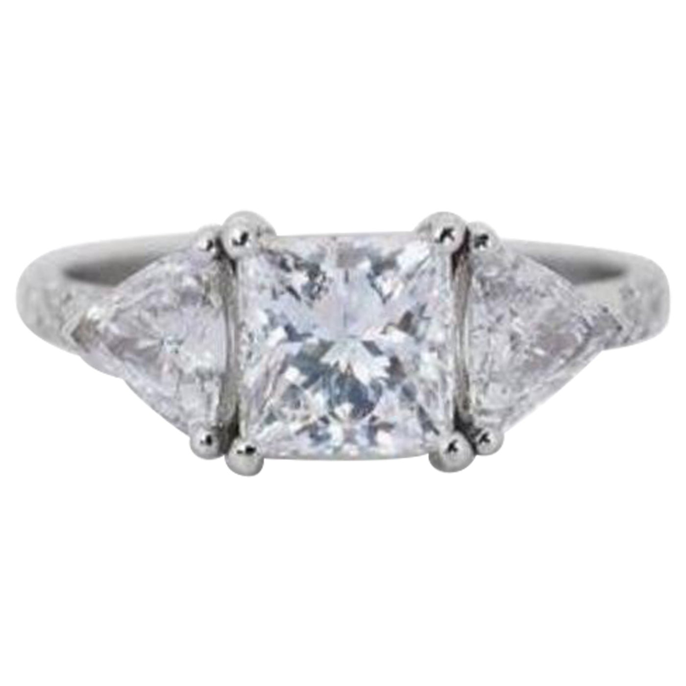 Dazzling 2.71ct Diamond Ring set in gleaming 18K White Gold For Sale