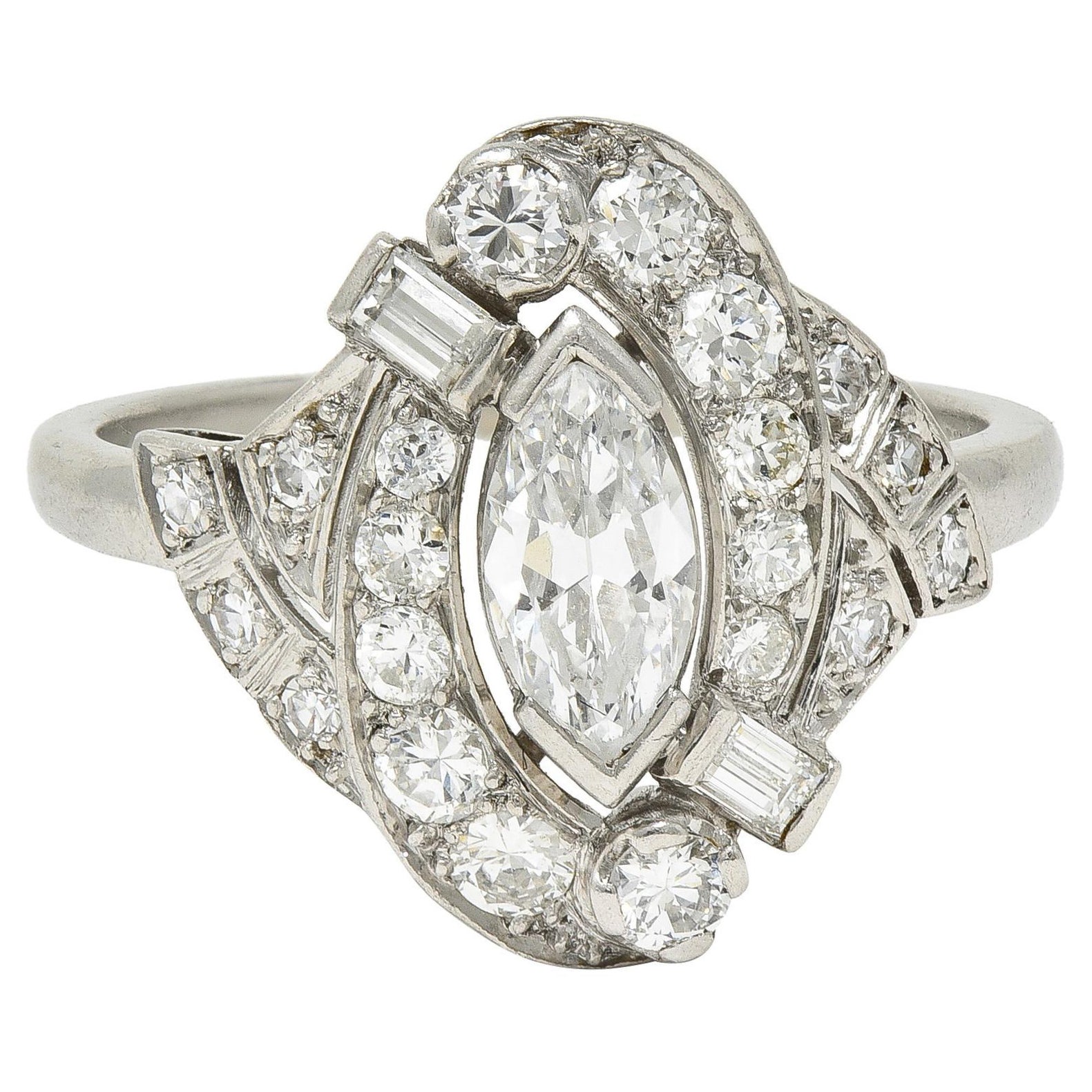 Mid-Century 1.26 CTW Diamond Platinum Swirling Marquise Vintage Dinner Ring en vente