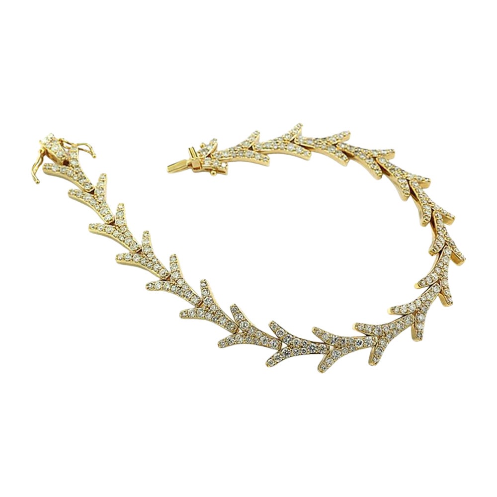 Exquisite diamond bracelet, 3.62 carats white diamonds 18Kt Yellow Gold "Wreath" For Sale