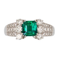 Französisch Modern 0,82 Karat Kolumbianischer Smaragd Diamanten Platin Ring