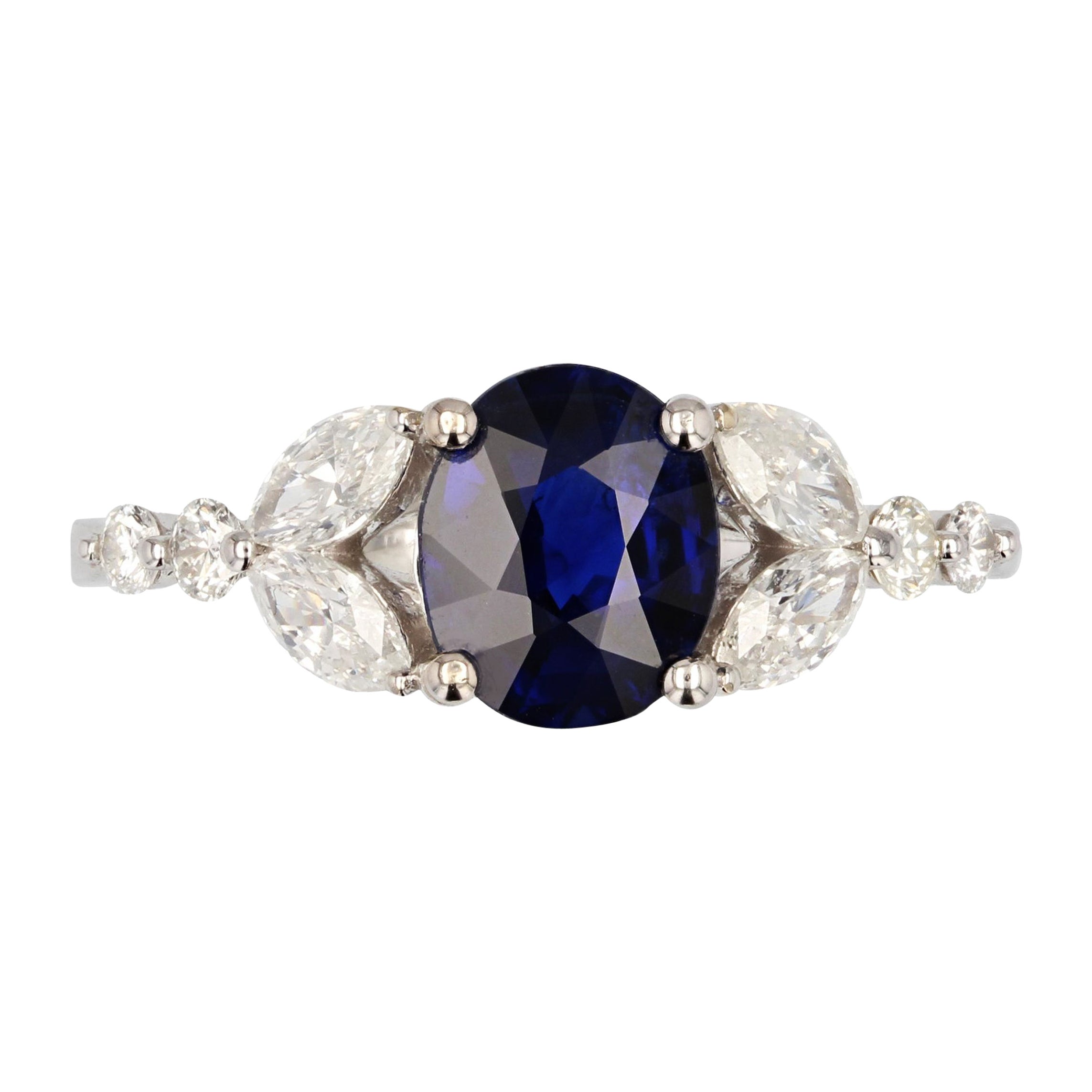 French Modern 1.51 Carat Royal Blue Sapphire Diamonds 18 Karat White Gold Ring For Sale