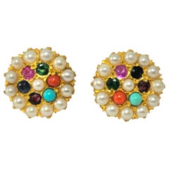 Boucles d'oreilles vintage en or jaune 22k perles, émeraudes et saphirs