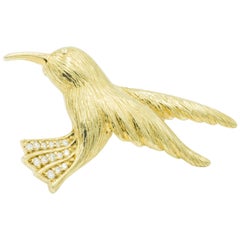 1980s Humming Bird Brooch 18 Karat Yellow Gold with Diamonds